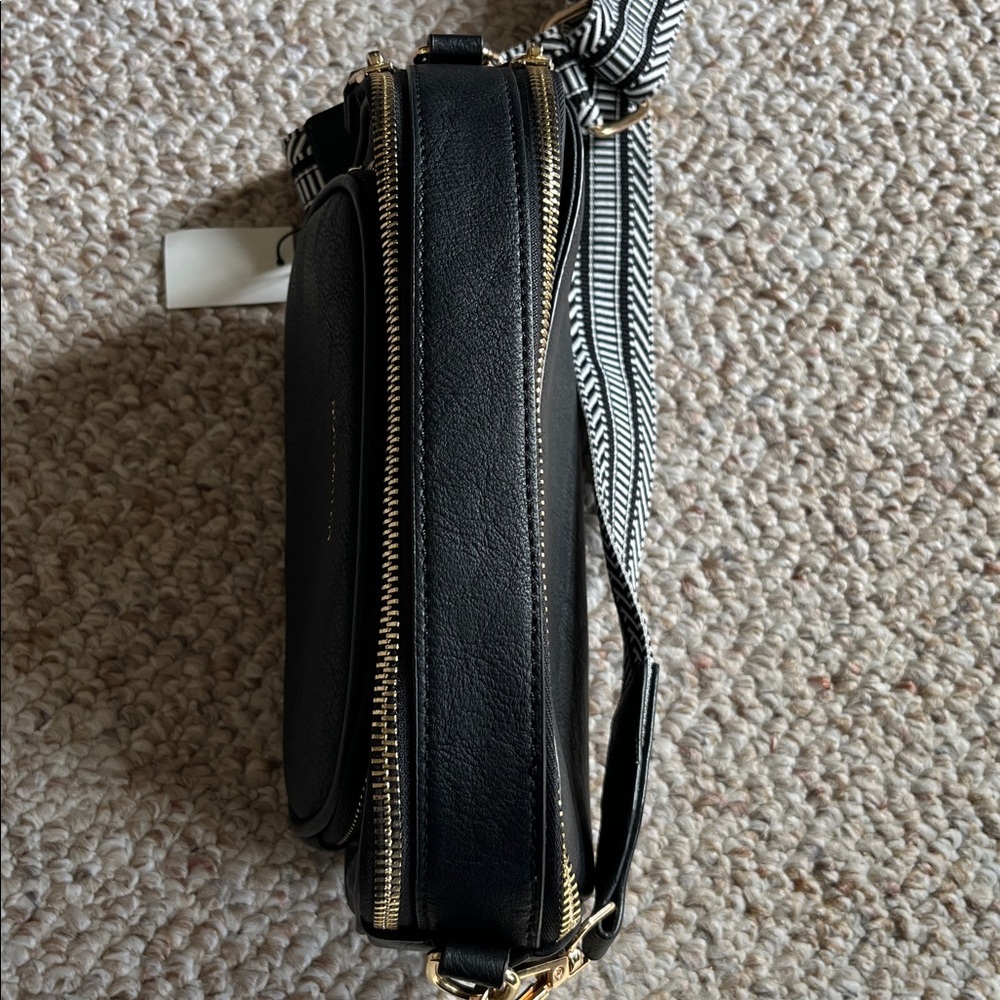 New! Black Crossbody travel purse - Picture 3 of 9